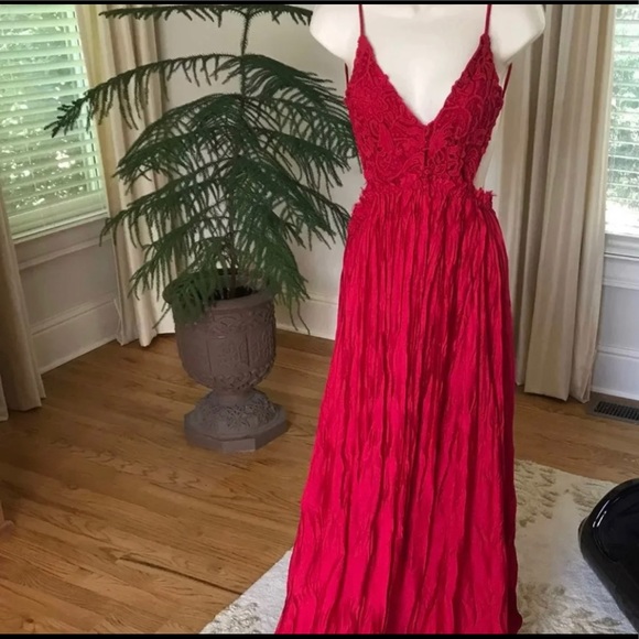 Lulus Dresses & Skirts - Gorgeous LuLus cocktail/party  gown